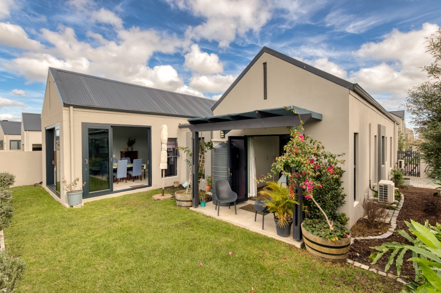 To Let 4 Bedroom Property for Rent in Aan de Wijnlanden Western Cape